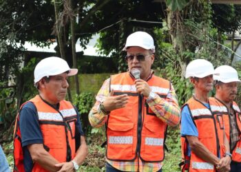 Fabián Barrios de León da banderazo de obra en la Fracción Nueva Esperanza