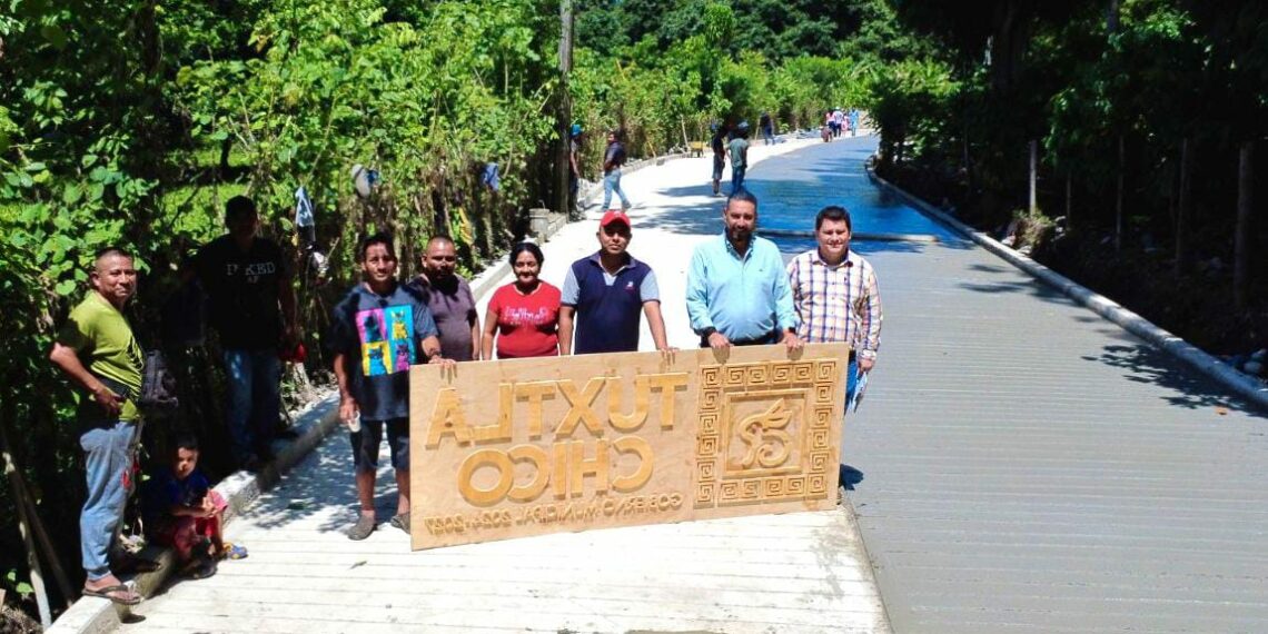 Julio Gamboa supervisa obra en Francisco Villa