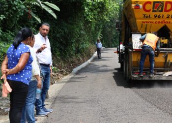 El Progreso continúa en sección “La Toma”, Julio Gamboa supervisa la construcción de camino rural en camino principal