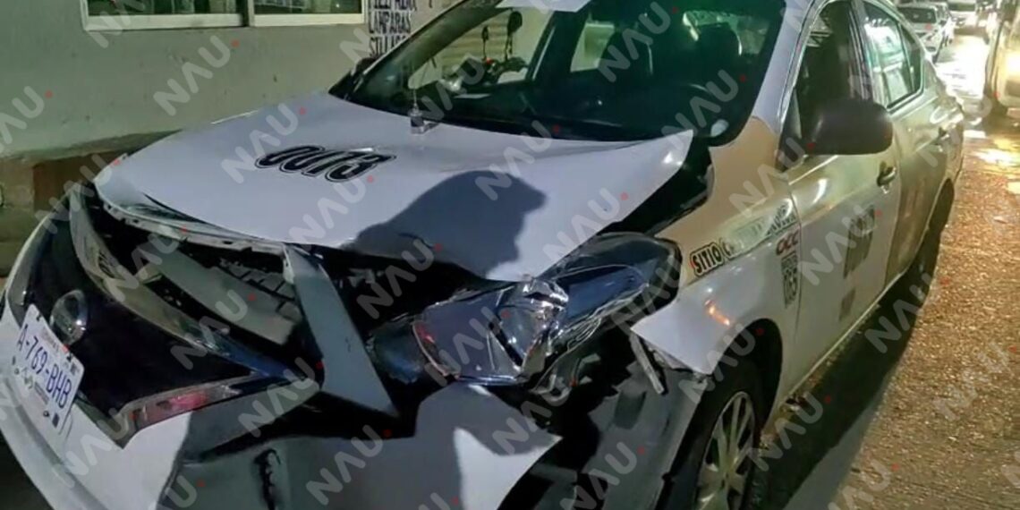 Choque entre dos unidades del transporte público deja a tres personas lesionadas, entre ellas una menor de edad