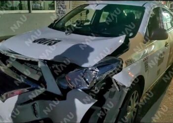 Choque entre dos unidades del transporte público deja a tres personas lesionadas, entre ellas una menor de edad