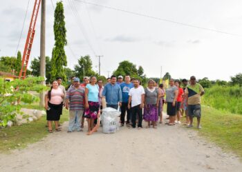 Instalan nuevo transformador en Rosario V con recursos personales del presidente municipal