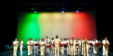 Yamil Melgar reconoce el talento de la Sinfónica de la SEMAR