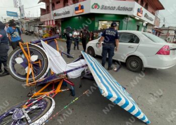 Mujer lesionada tras choque entre un Aveo y un triciclo de pasaje en Cacahoatán