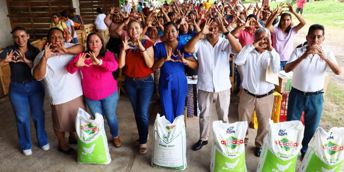 Sistema DIF Tuxtla Chico realiza la entrega del programa Fomento Familiar de Producción de Traspatio