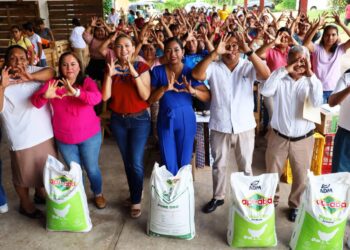 Sistema DIF Tuxtla Chico realiza la entrega del programa Fomento Familiar de Producción de Traspatio