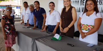 El Sistema DIF Tuxtla Chico entrega lentes de vistas cansadas