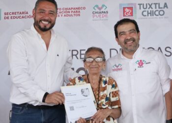 ICHEJA y Gobierno de Tuxtla Chico entregan becas “Rosario Castellanos”