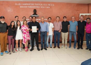 El Club Campestre Tuxtla reconoce a Eduardo Ramírez por consolidar la paz en Chiapas