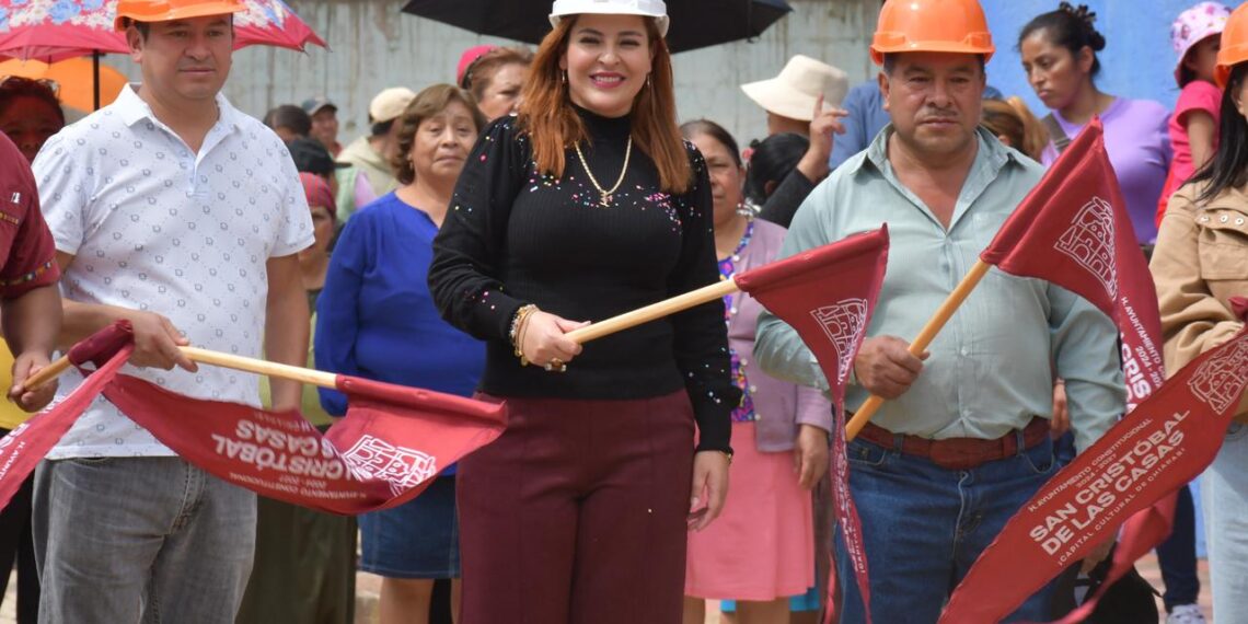 Inicia Fabiola Ricci obra de pavimentación en la colonia Artículo 115 de San Cristóbal de Las Casas