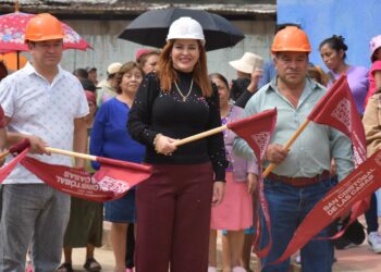 Inicia Fabiola Ricci obra de pavimentación en la colonia Artículo 115 de San Cristóbal de Las Casas