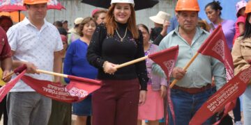 Inicia Fabiola Ricci obra de pavimentación en la colonia Artículo 115 de San Cristóbal de Las Casas
