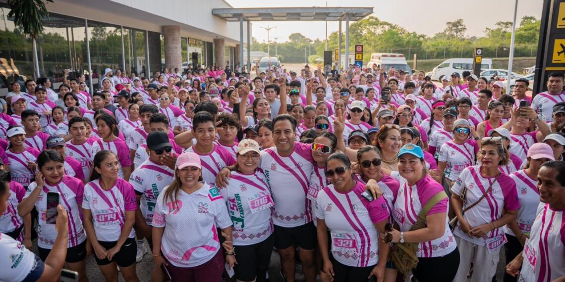 Eduardo Ramírez participa en la Tercera Carrera Contra el Cáncer de Mama en Palenque