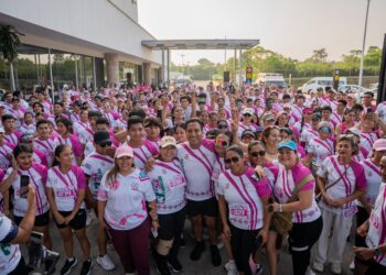 Eduardo Ramírez participa en la Tercera Carrera Contra el Cáncer de Mama en Palenque
