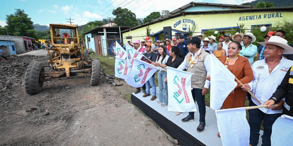 En Montecristo de Guerrero, Eduardo Ramírez fortalece acciones educativas, de salud y caminos