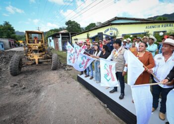 En Montecristo de Guerrero, Eduardo Ramírez fortalece acciones educativas, de salud y caminos