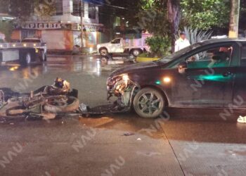 Motociclista derrapa y termina lesionado tras fuerte choque en Tapachula