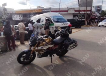 Choque entre vehículo particular y unidad de transporte foráneo deja solo daños materiales en Tapachula