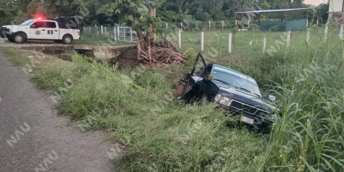 Mujer con heridas de arma blanca es abandonada en vehículo accidentado en el cantón Murillo