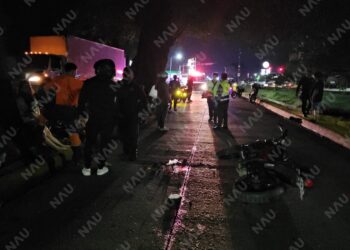 Dos jóvenes lesionados al derrapar en motocicleta en la 7ª Sur de Tapachula
