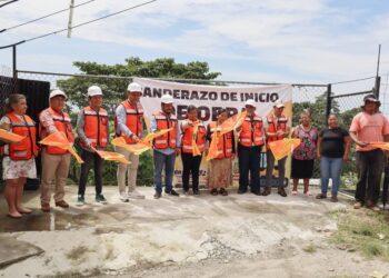 Fabián Barrios de León da inicio la pavimentación con concreto hidráulico mixto en el Barrio El Progreso