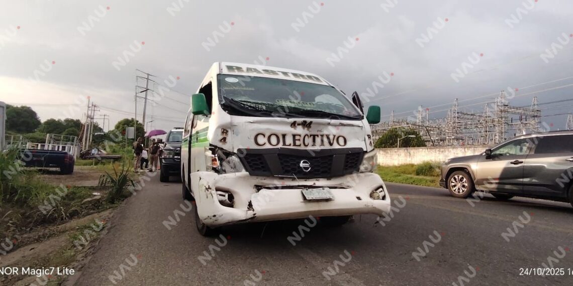 Urban choca por alcance contra tráiler en el libramiento Sur Poniente de Tapachula