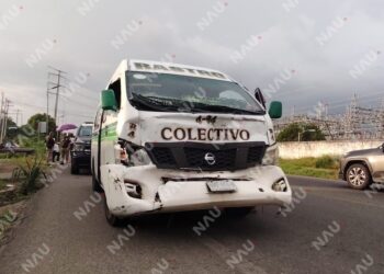 Urban choca por alcance contra tráiler en el libramiento Sur Poniente de Tapachula