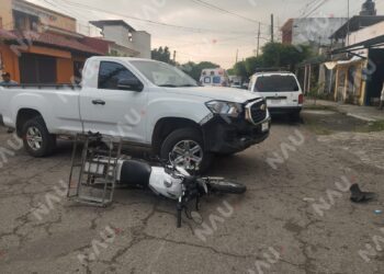 Motociclista sufre lesiones leves tras ser impactado por una camioneta en Tapachula