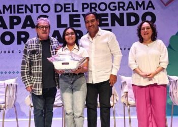 Eduardo Ramírez y Paco Ignacio Taibo II ponen en marcha el programa Chiapas Leyendo por la Paz