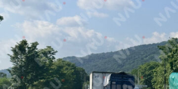 Bloqueo carretero en Acacoyagua: maestros y padres exigen reposición de docente y denuncian irregularidadesAbren la circulación cada 30 minutos para vehículos particulares y de emergencia