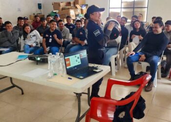 Refuerzan seguridad vial con cursos a conductores de empresas locales.
