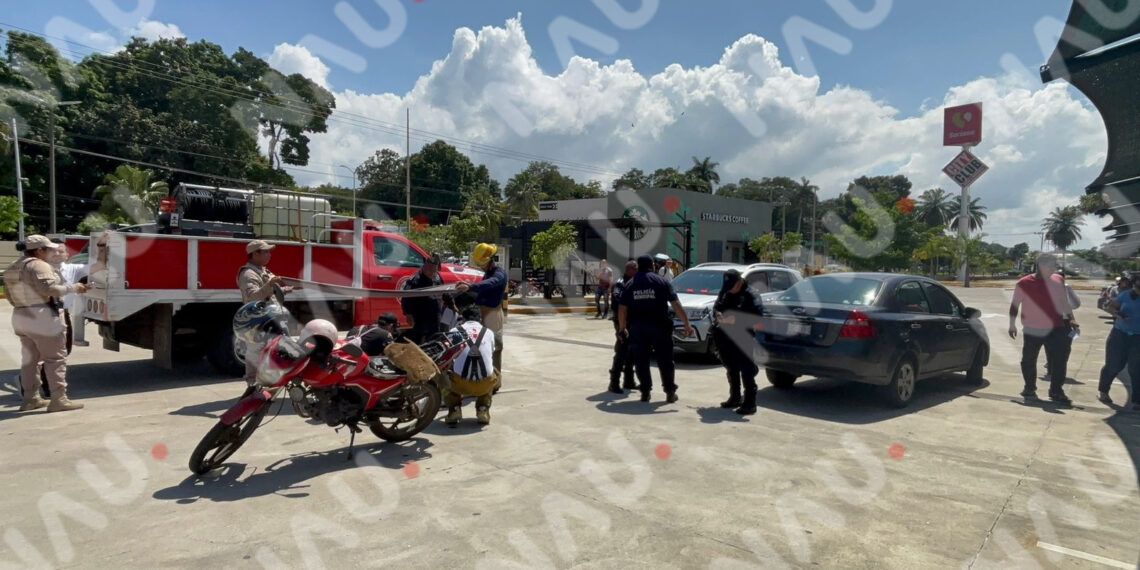 Mujer resulta lesionada en accidente dentro del estacionamiento de Plaza Alaiia