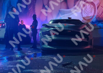 Automóvil Deportivo se Estrella Contra Base de Puente en la Salida a Puerto MaderoEl conductor habría perdido el control tras circular a exceso de velocidad durante la madrugada