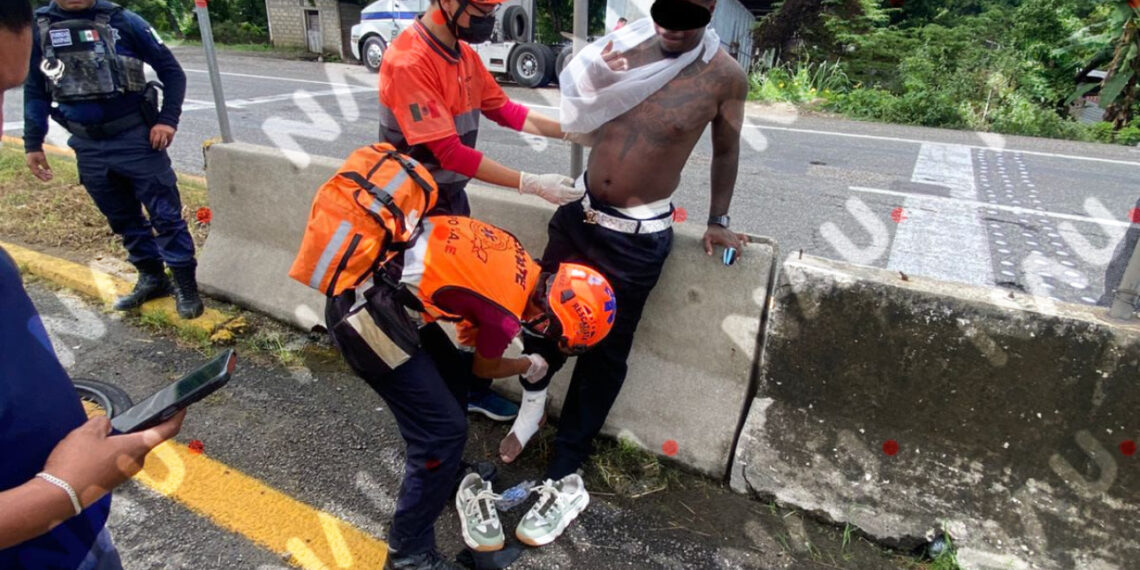 Motociclista resulta lesionado tras ponchadura de llanta en la Carretera Costera