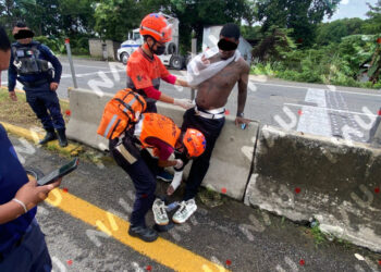 Motociclista resulta lesionado tras ponchadura de llanta en la Carretera Costera