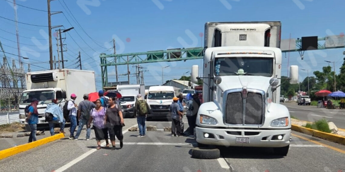 Falta de respuesta de SICT para emisión de licencias de conducir pone en crisis a transportistas federales en Chiapas