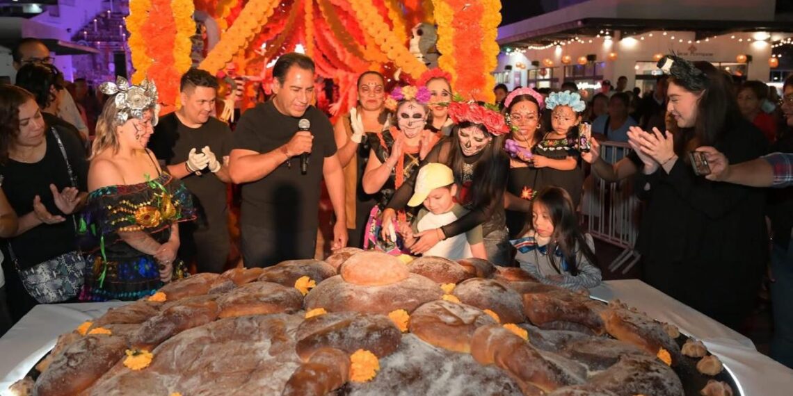 Eduardo Ramírez celebra con alegría y tradición el Día de Muertos en Tuxtla Gutiérrez