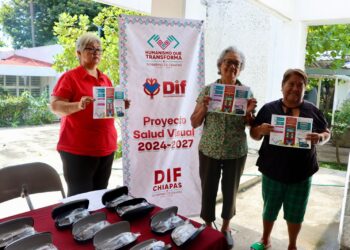 AYUNTAMIENTO Y DIF MUNICIPAL ENTREGAN AYUDAS VISUALES