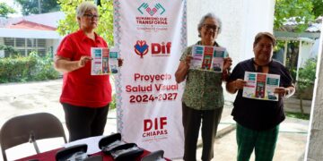 AYUNTAMIENTO Y DIF MUNICIPAL ENTREGAN AYUDAS VISUALES