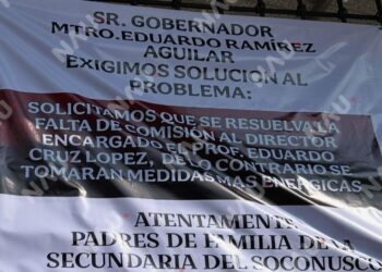 Padres de familia de la Secundaria del Soconusco protestan por falta de director y subdirector