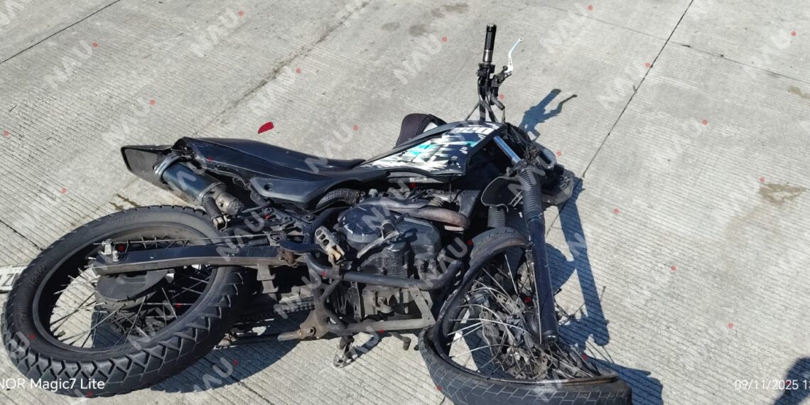 Motociclista resulta lesionado al chocar contra un vehículo en el centro de Tapachula