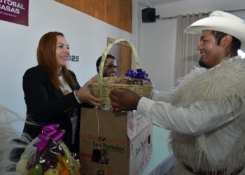 Reconocen habitantes de El Escalón el gobierno de puertas abiertas que encabeza la presidenta Fabiola Ricci Diestel