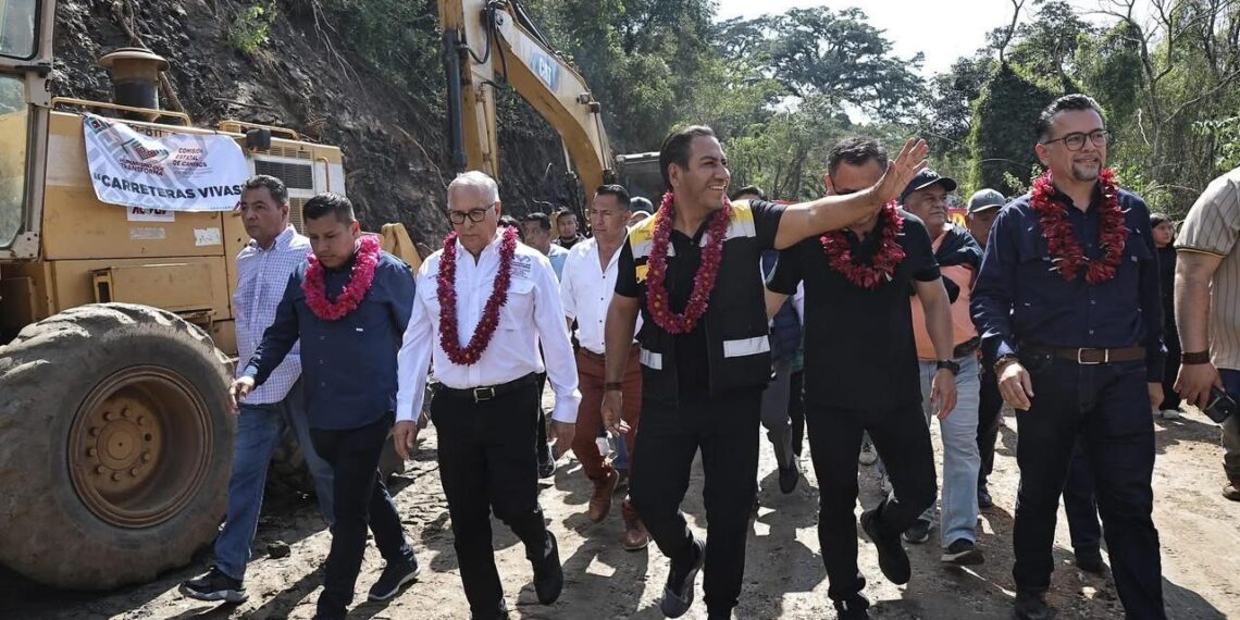 En San Fernando, Eduardo Ramírez constata avances de caminos