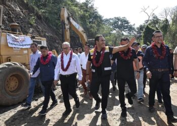 En San Fernando, Eduardo Ramírez constata avances de caminos