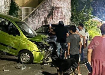 Vehículo descontrolado provoca daños en Lomas del Soconusco; no hubo lesionados