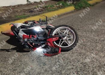 Motorista resulta lesionado tras impactarse contra la puerta de un vehículo en Tapachula