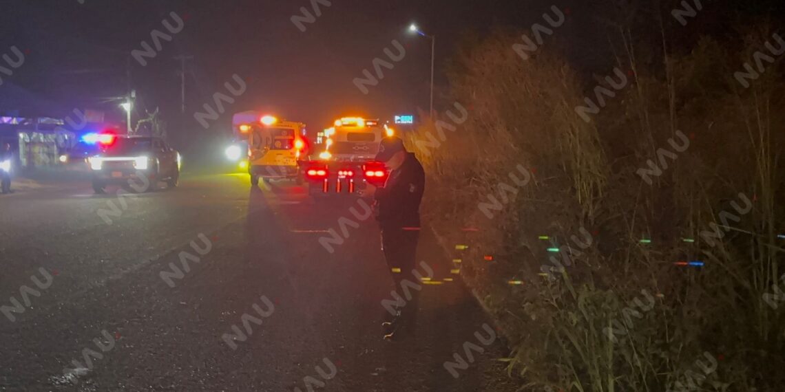 Vehículo pierde el control y termina fuera del camino en el libramiento Sur-Oriente; conductor resulta lesionado