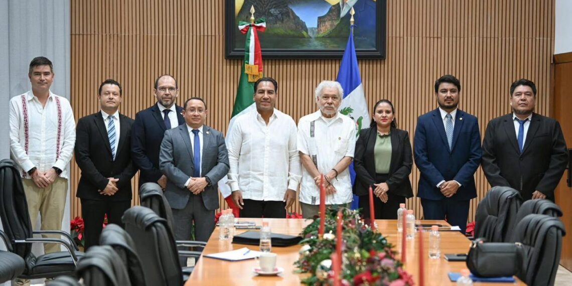 Eduardo Ramírez sostuvo una reunión con el embajador de Guatemala en México, Edgar Armando Gutiérrez Girón