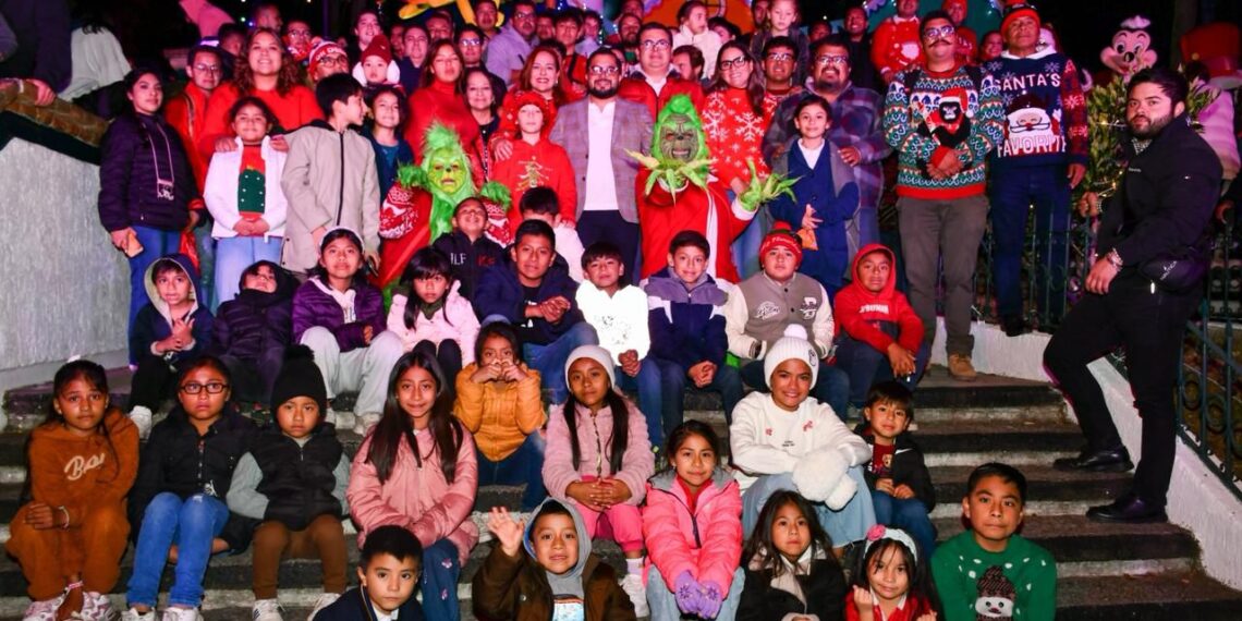 Fabiola Ricci Diestel lidera el encendido del árbol navideño e invita a un diciembre de paz y unión