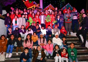 Fabiola Ricci Diestel lidera el encendido del árbol navideño e invita a un diciembre de paz y unión